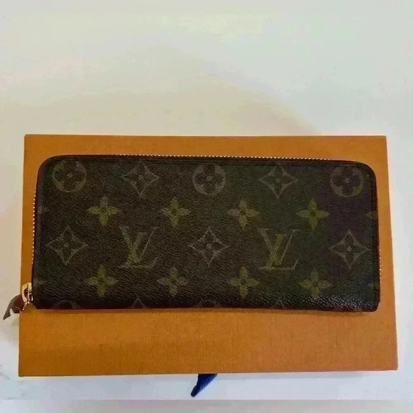 LOUIS VUITTON, Clemence Wallet, Fushia - Picture 5 of 11
